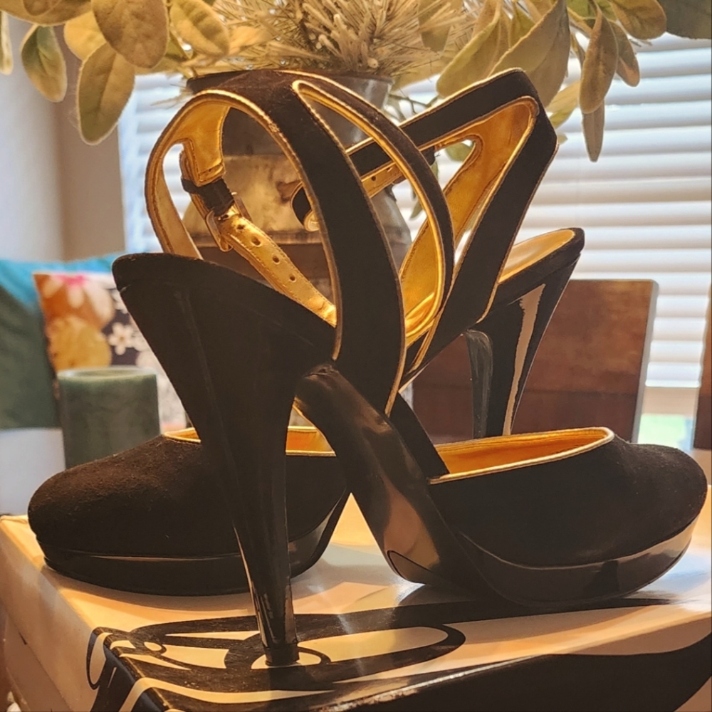 Nine West Ankle Strap Black & Gold Evening Shoe Size 8.5M
